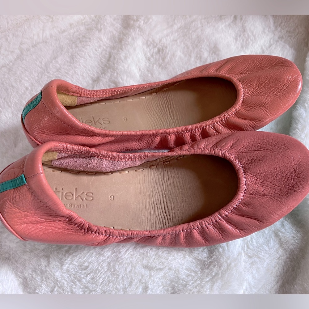 Peach poppy Tieks size 9